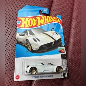 Hot Wheels PAGANI HUARYA White Metallic HW ROADSTERS